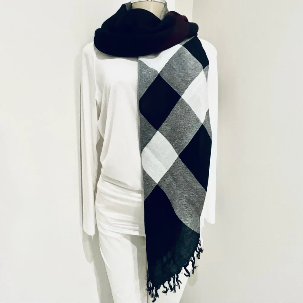 BURBERRY LONDON HOUSR CHECK WRAP / SCARF. - Picture 5 of 10